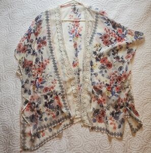 Maurices Floral Flowy Crochet Border Pullover Kimono